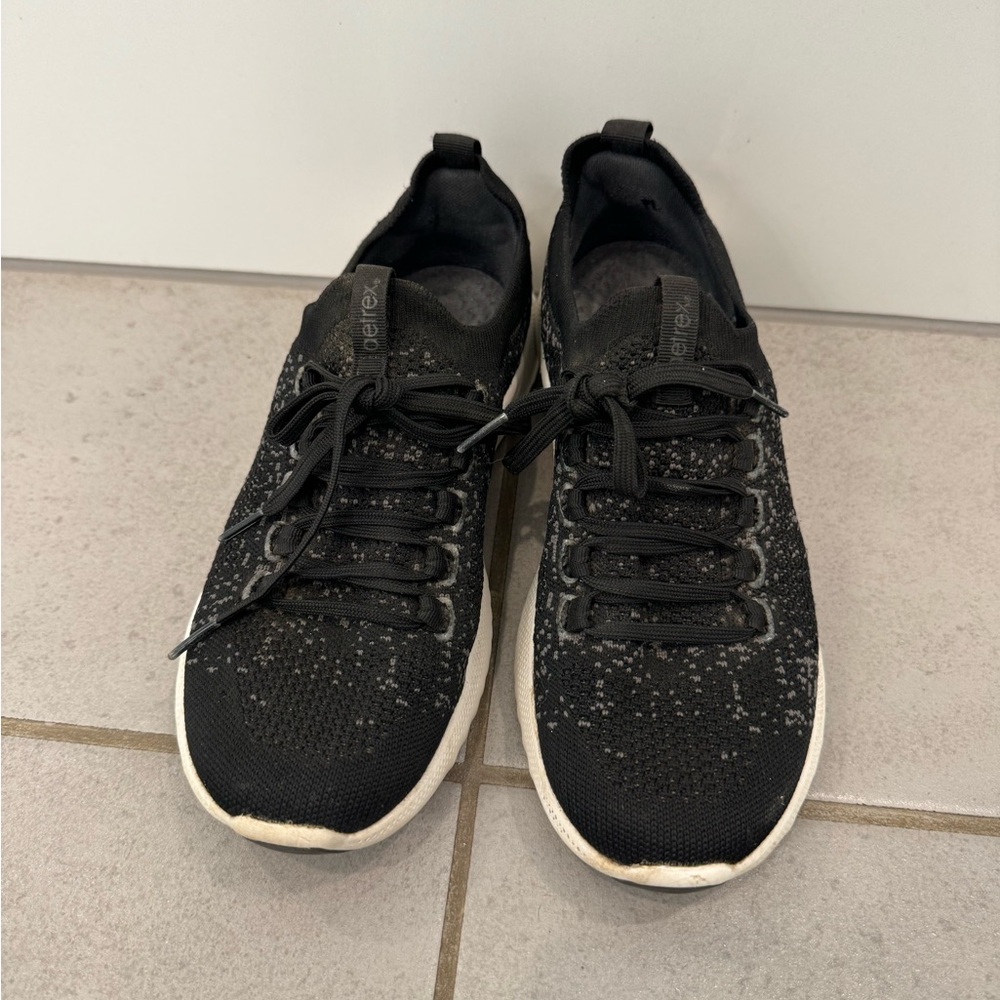 Aetrex sneaker